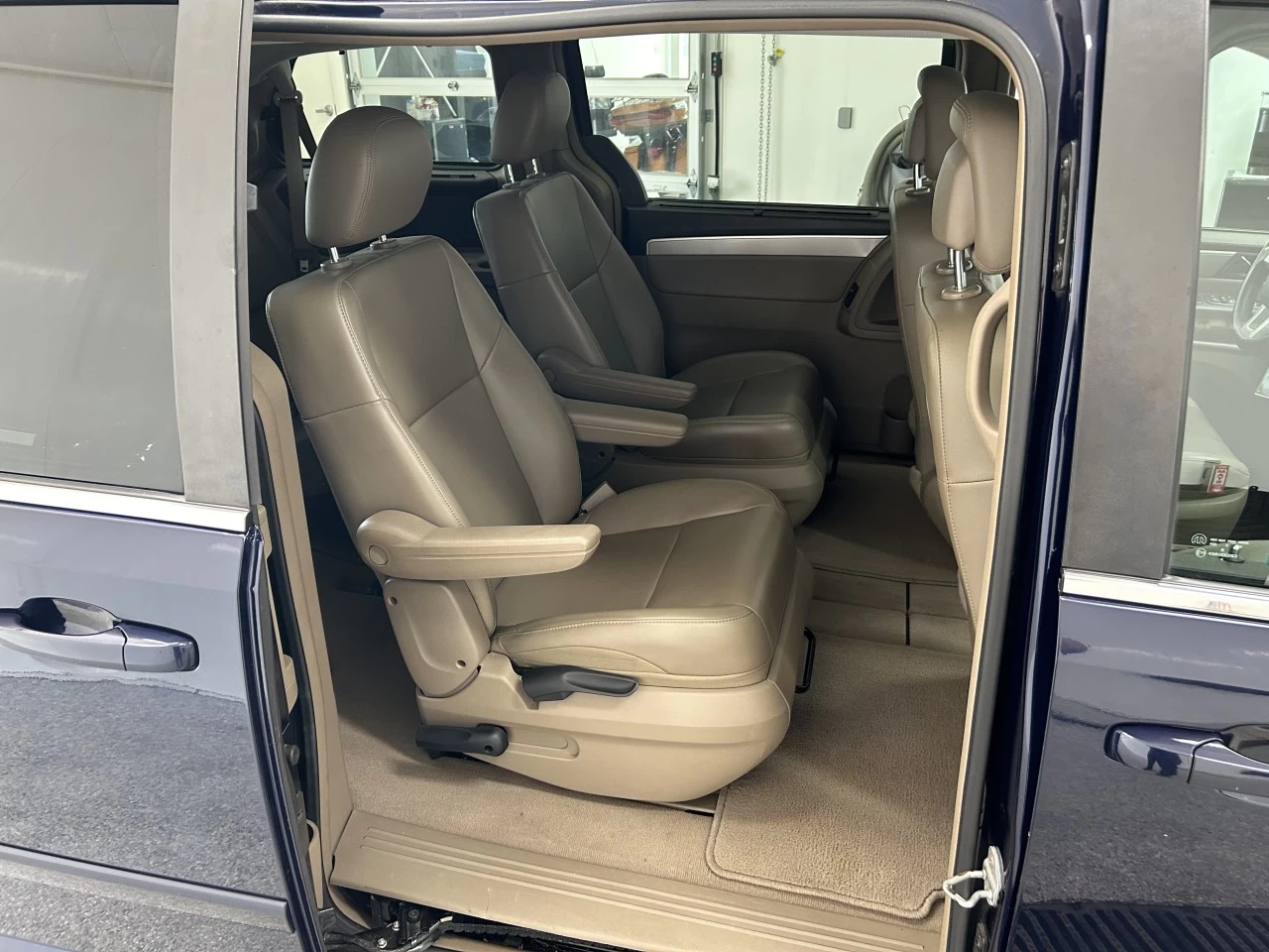 2012 Volkswagen Routan Comfortline Image principale