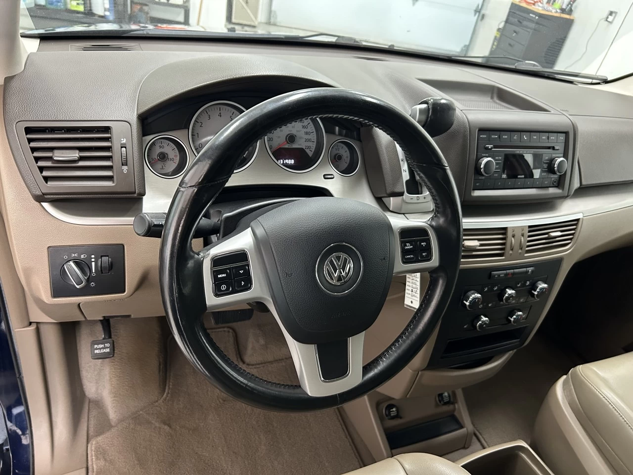 2012 Volkswagen Routan Comfortline Main Image