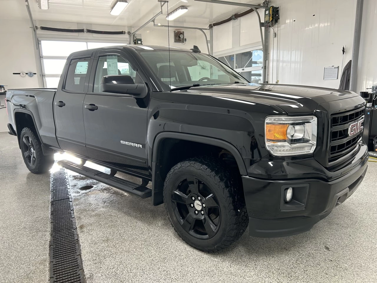 2015 GMC Sierra 1500 4WD Double Cab 143.5" Main Image