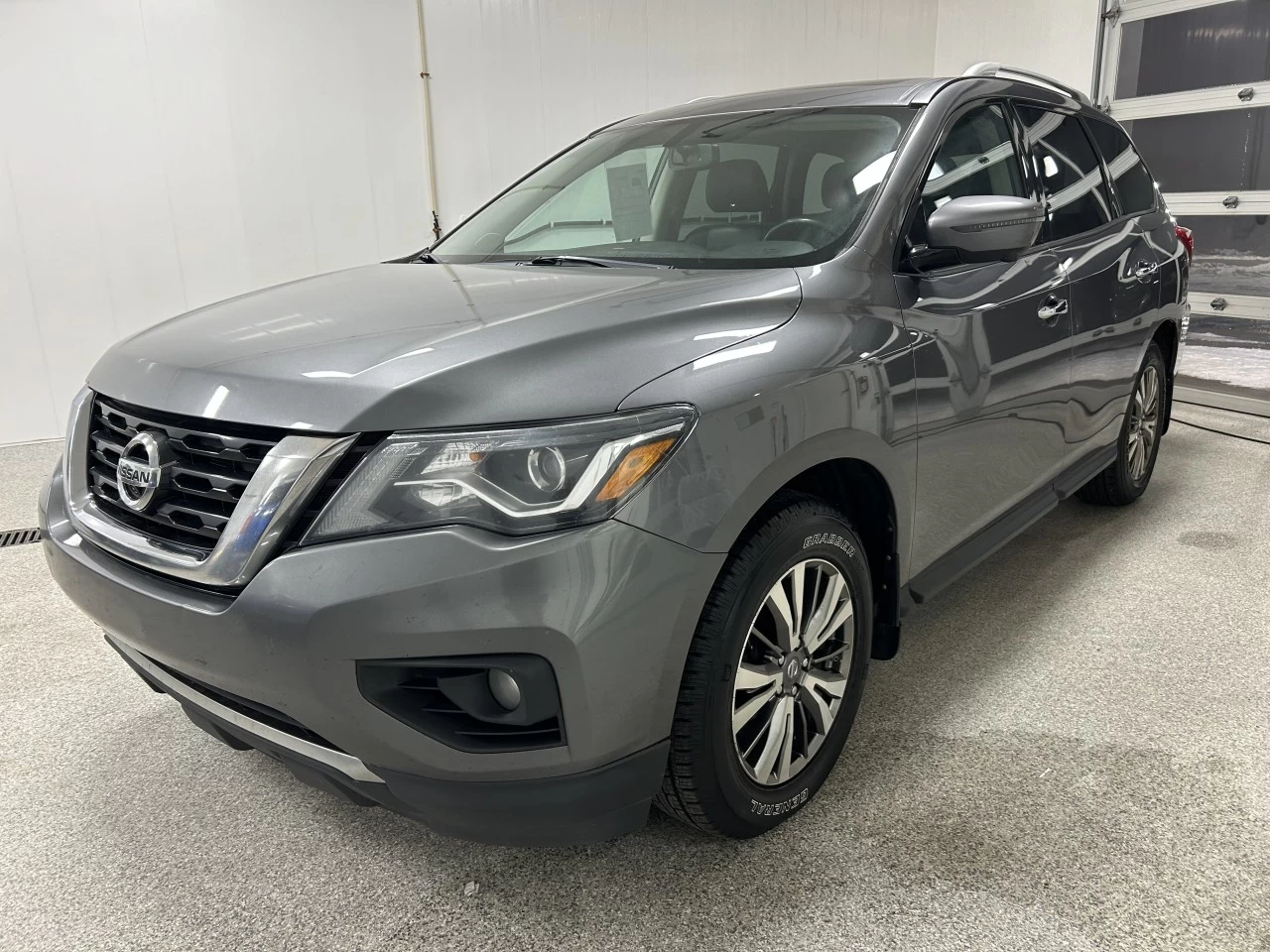 2018 Nissan Pathfinder SL Premium Image principale