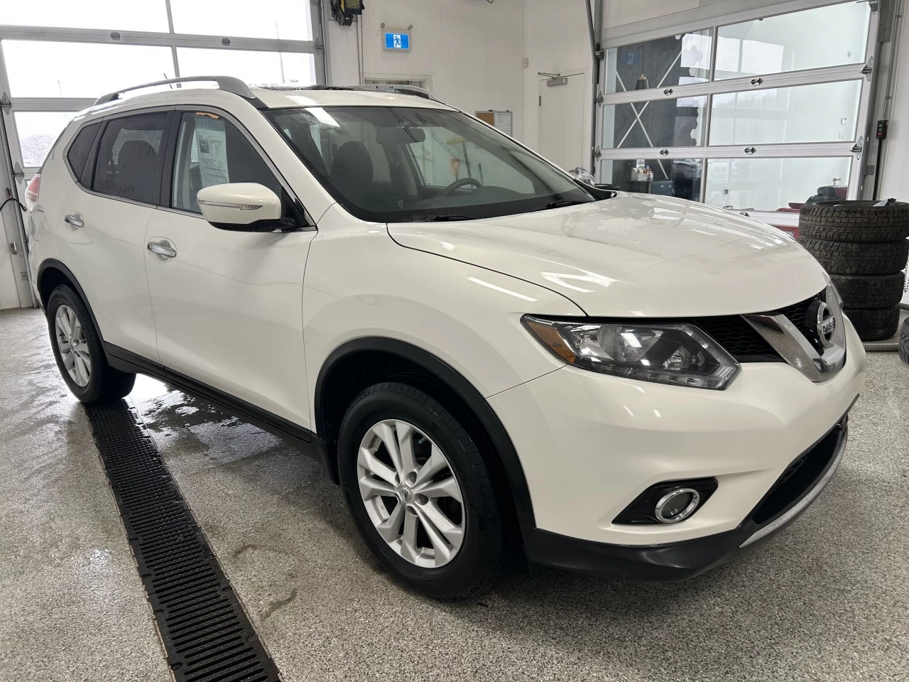 2014 Nissan Rogue SV TOIT Main Image