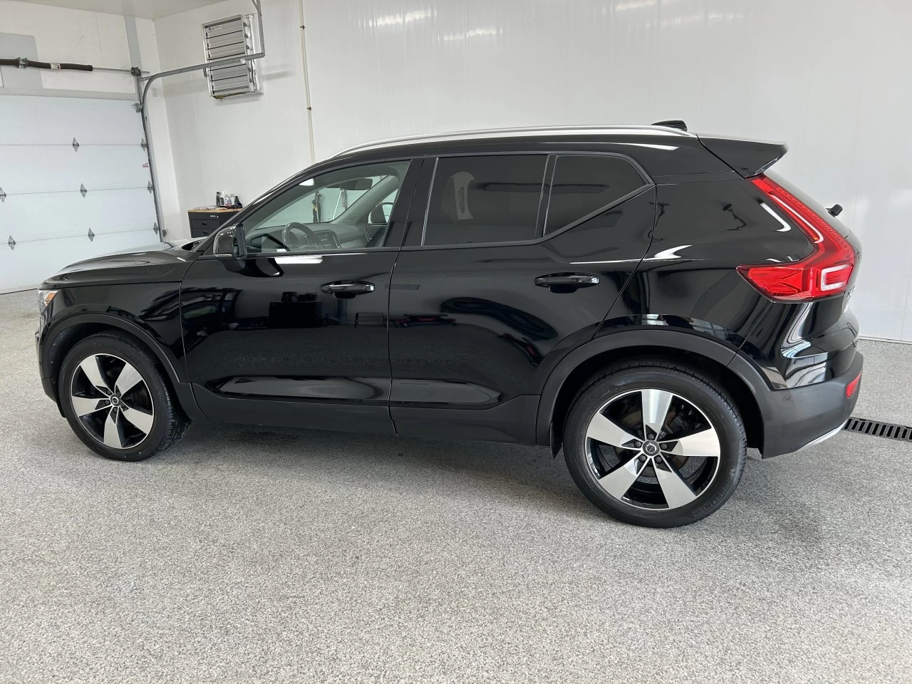 2019 Volvo XC40 Momentum Image principale