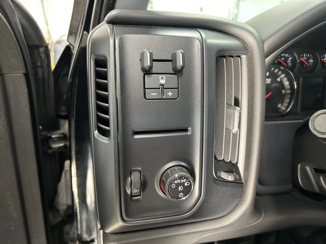 2015 GMC Sierra 1500 4WD Double Cab 143.5" Main Image