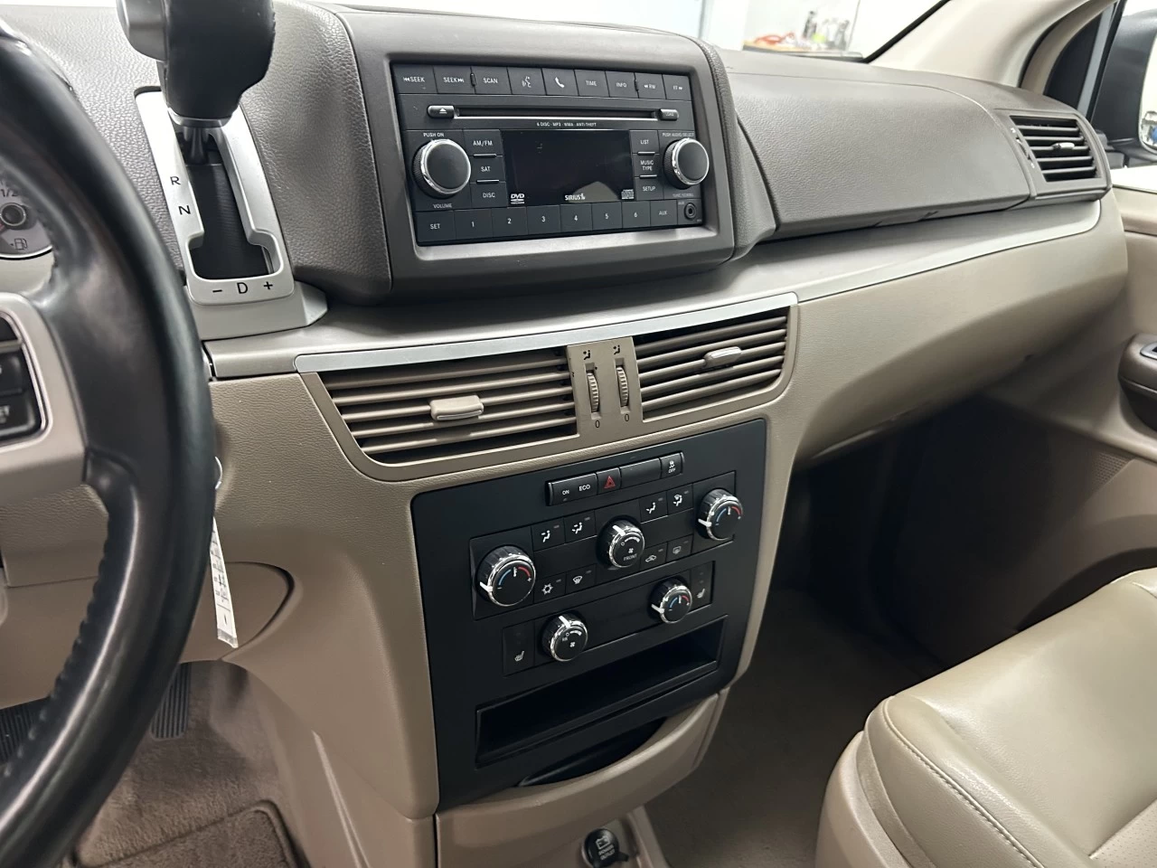 2012 Volkswagen Routan Comfortline Main Image