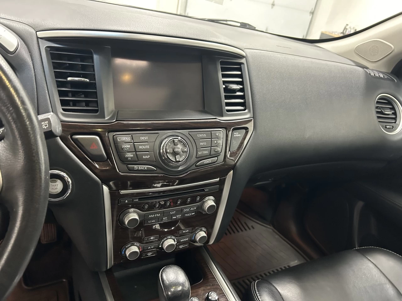 2015 Nissan Pathfinder Platinum Image principale