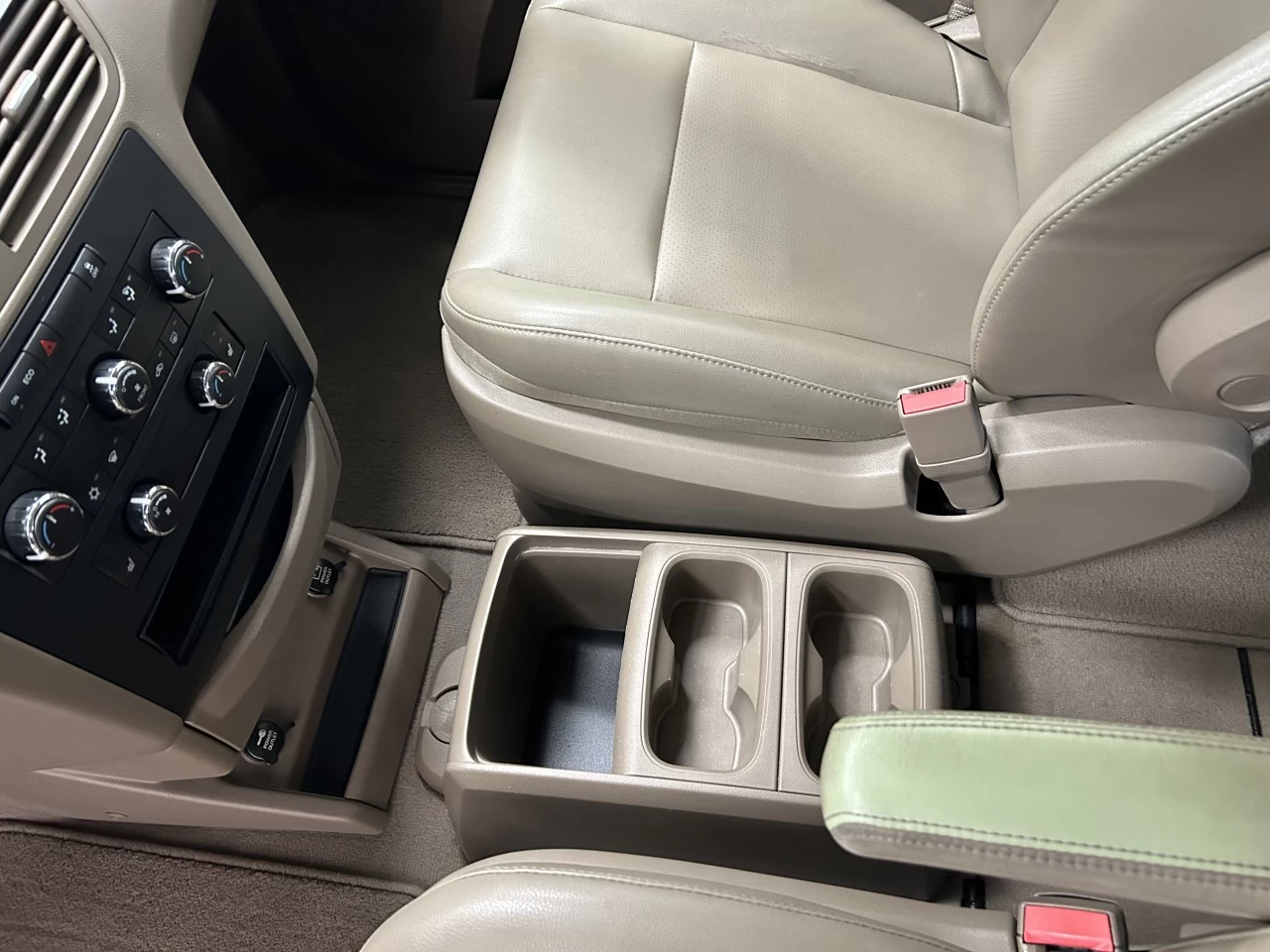 2012 Volkswagen Routan Comfortline Main Image