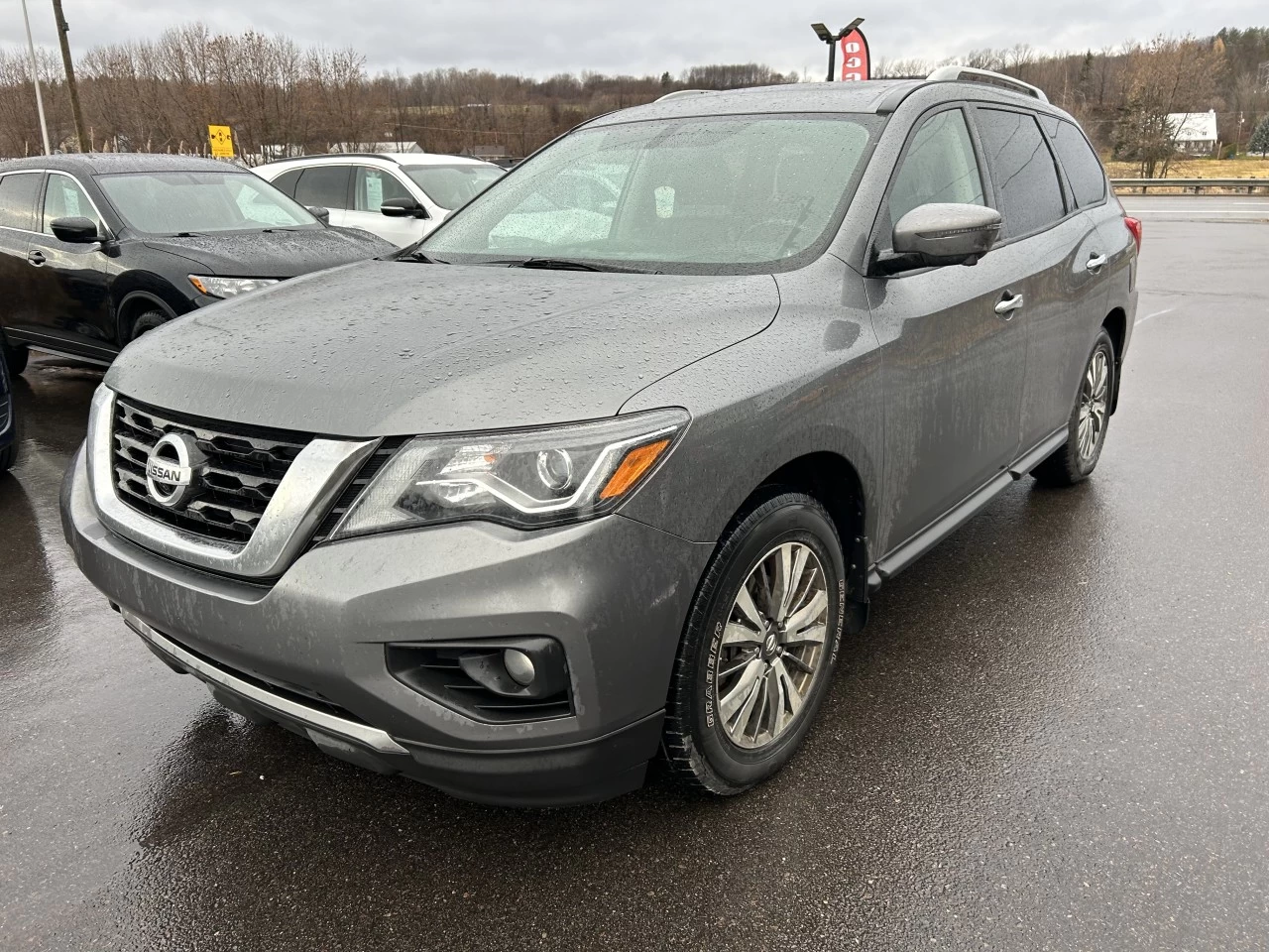 2018 Nissan Pathfinder SL Premium Main Image