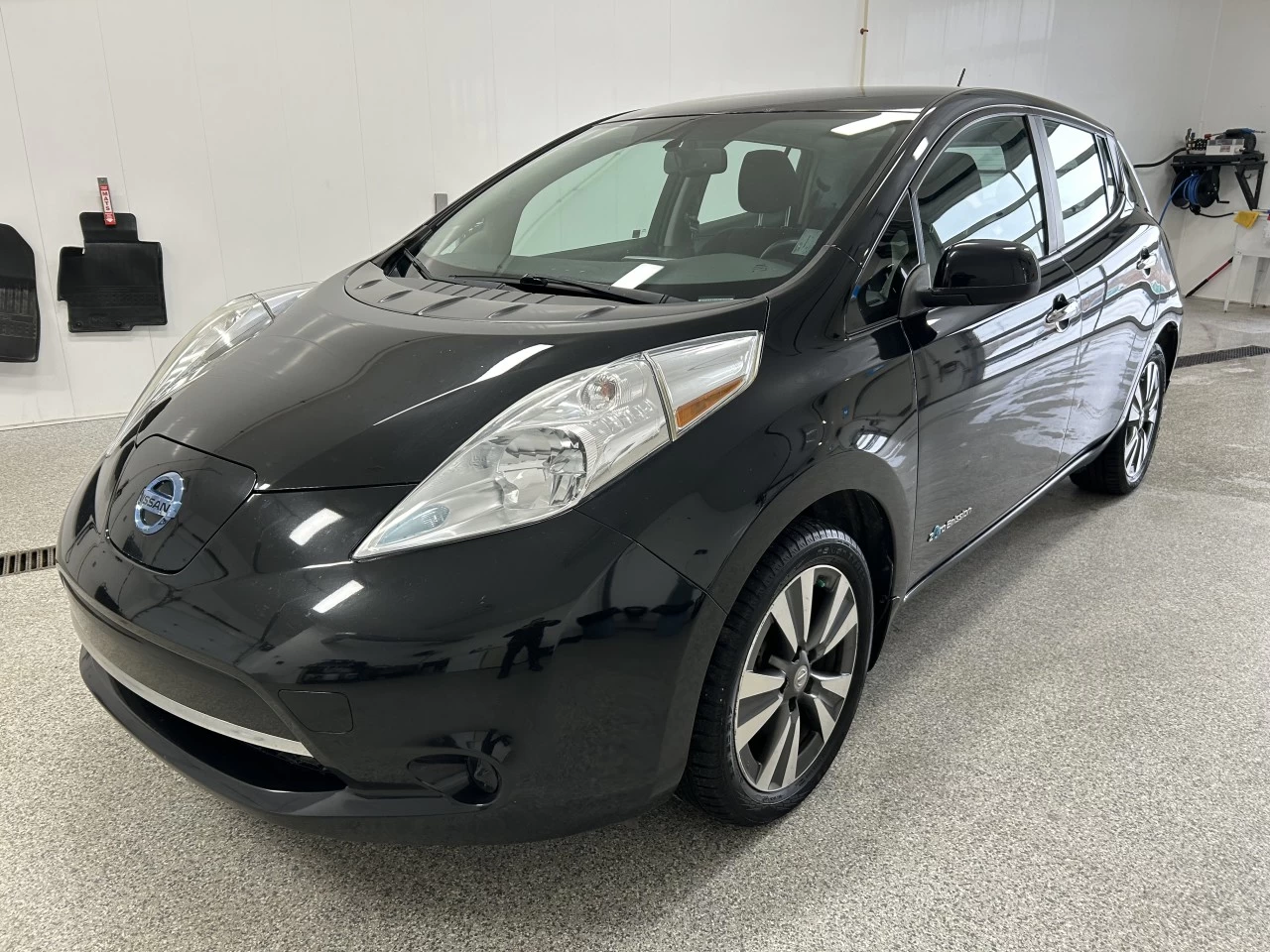 2016 Nissan LEAF SV Image principale