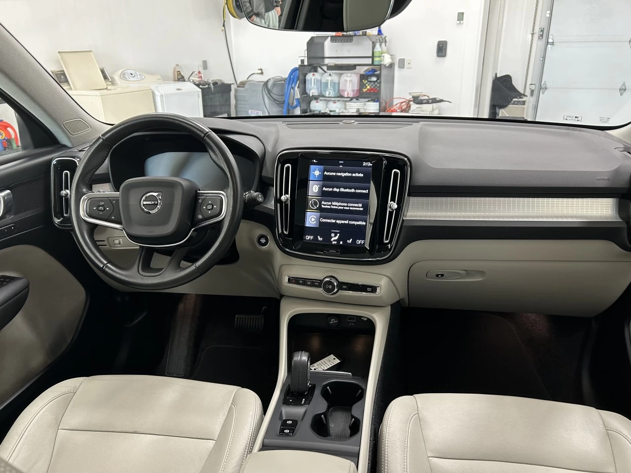 2019 Volvo XC40 Momentum Main Image