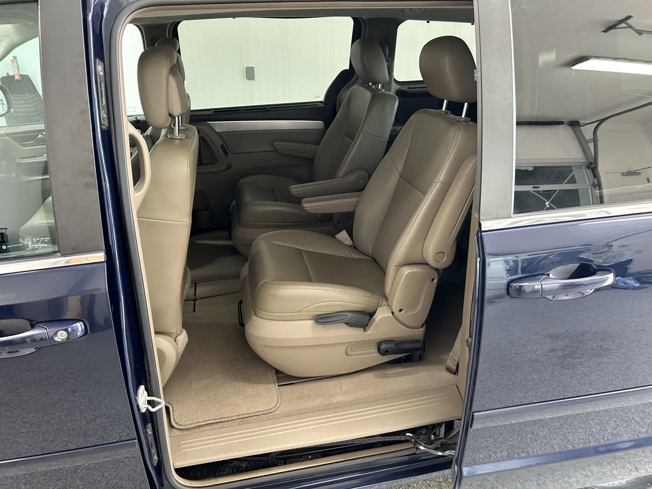 2012 Volkswagen Routan Comfortline Main Image