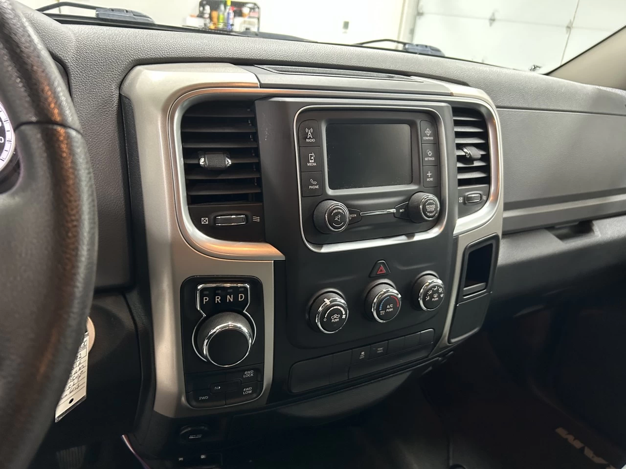 2016 Ram 1500 SLT Image principale