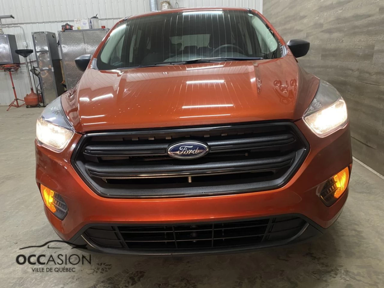 2019 Ford Escape S FWD Image principale