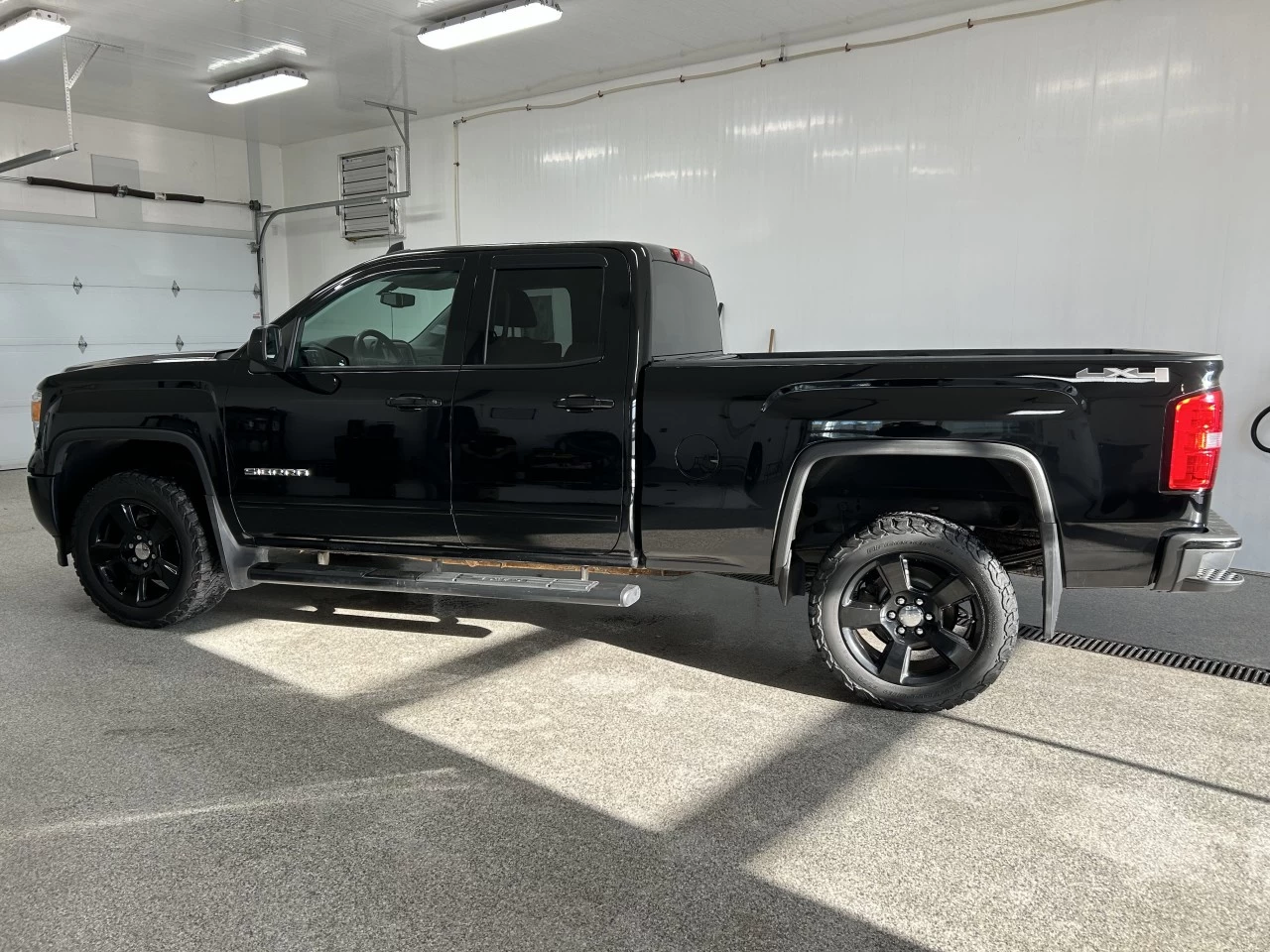 2015 GMC Sierra 1500 4WD Double Cab 143.5" Main Image