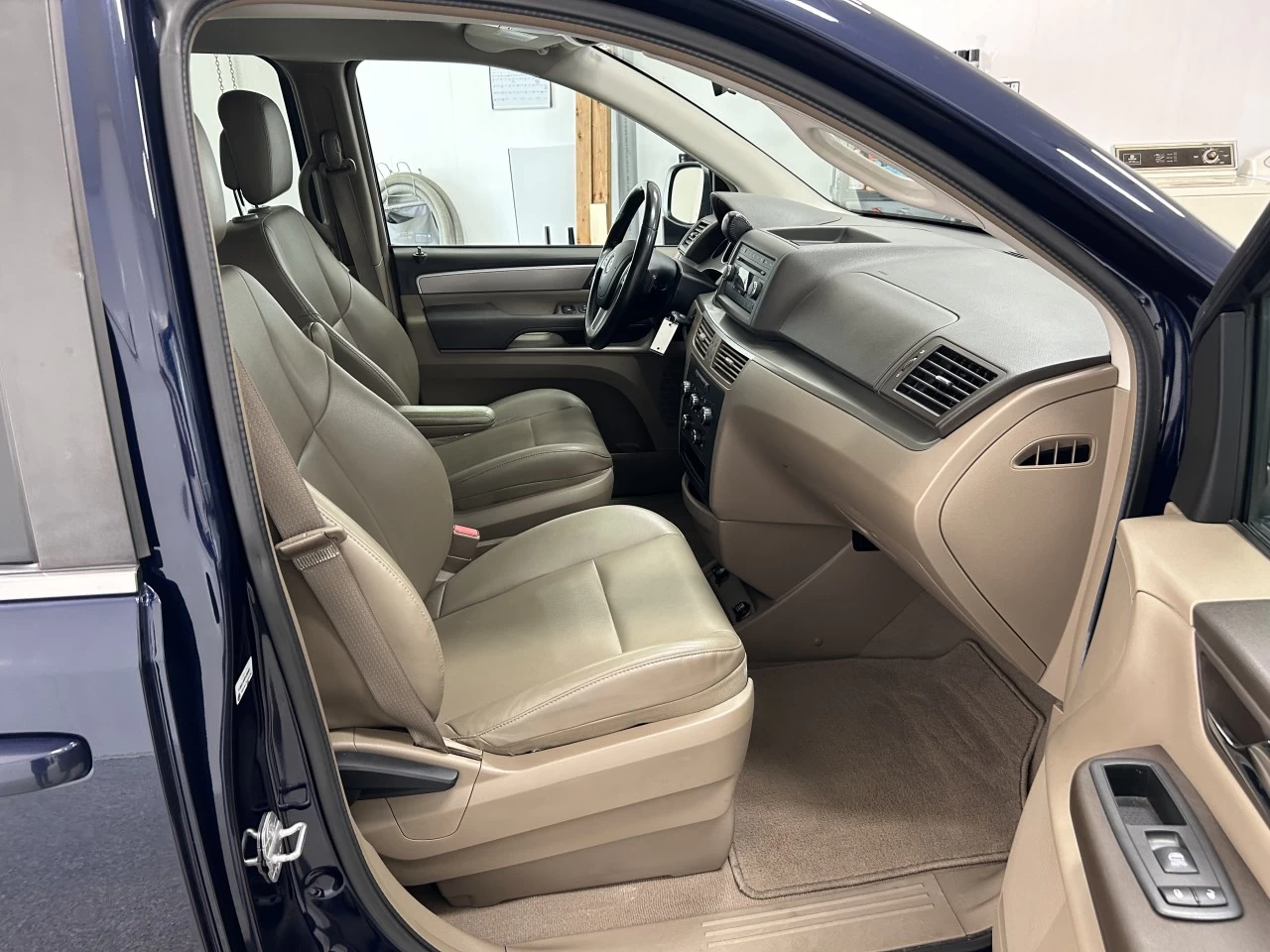 2012 Volkswagen Routan Comfortline Image principale