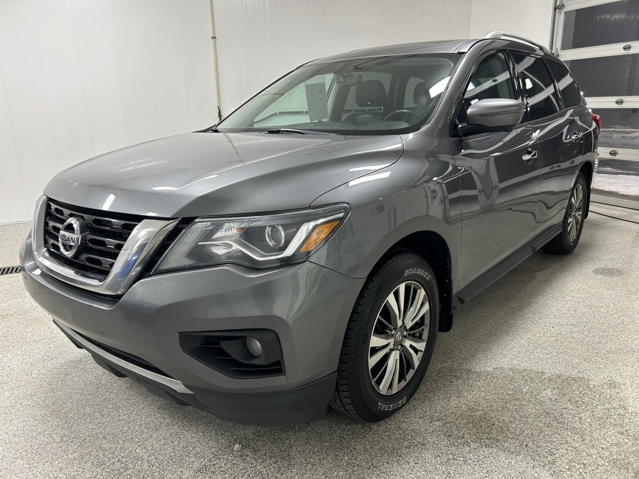 Nissan 2018 Pathfinder SL Premium